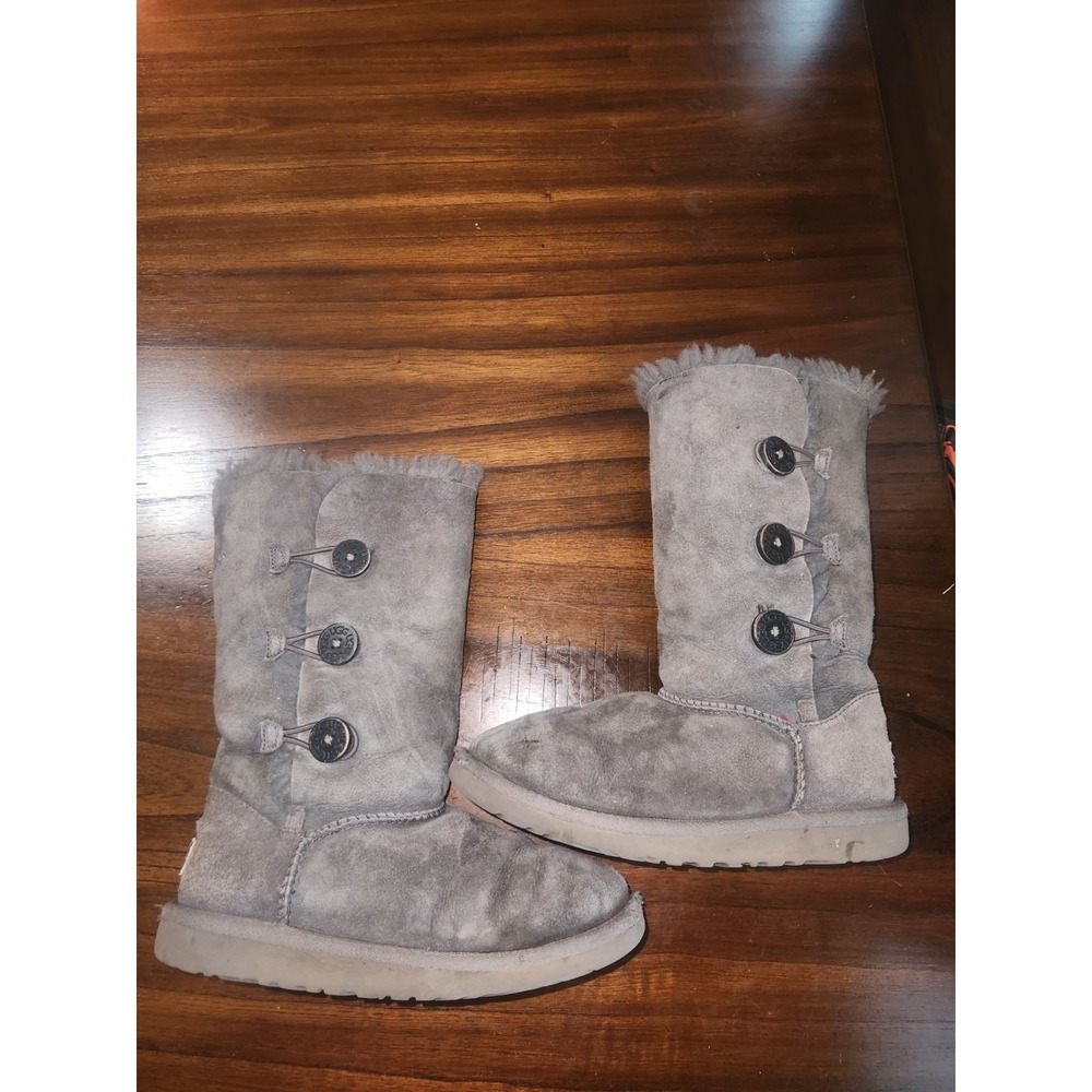 UGG Bailey Button Triplet Gray Sheepskin Boots Women's Size 6 *